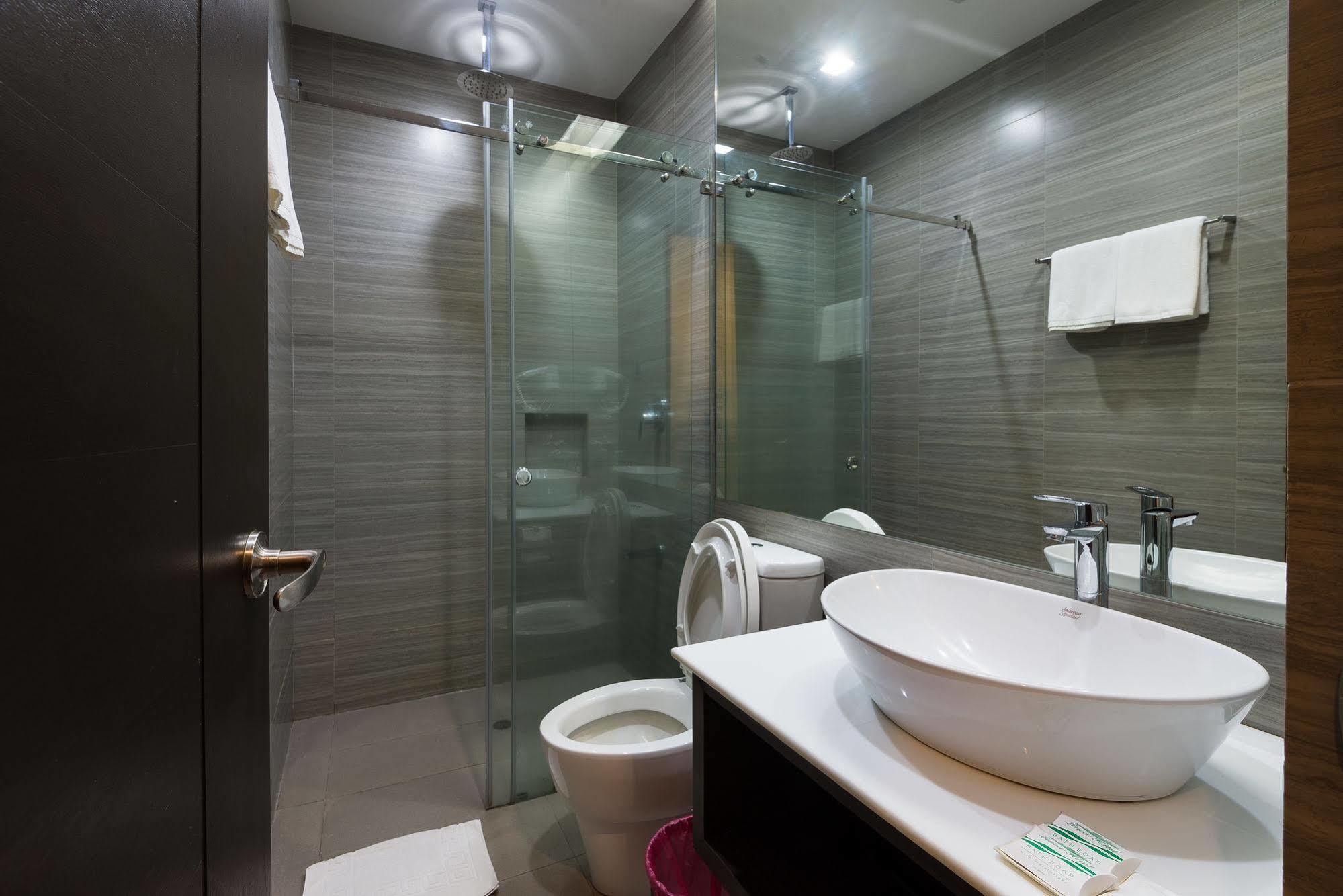 Lenox Hotel Dagupan City Екстер'єр фото